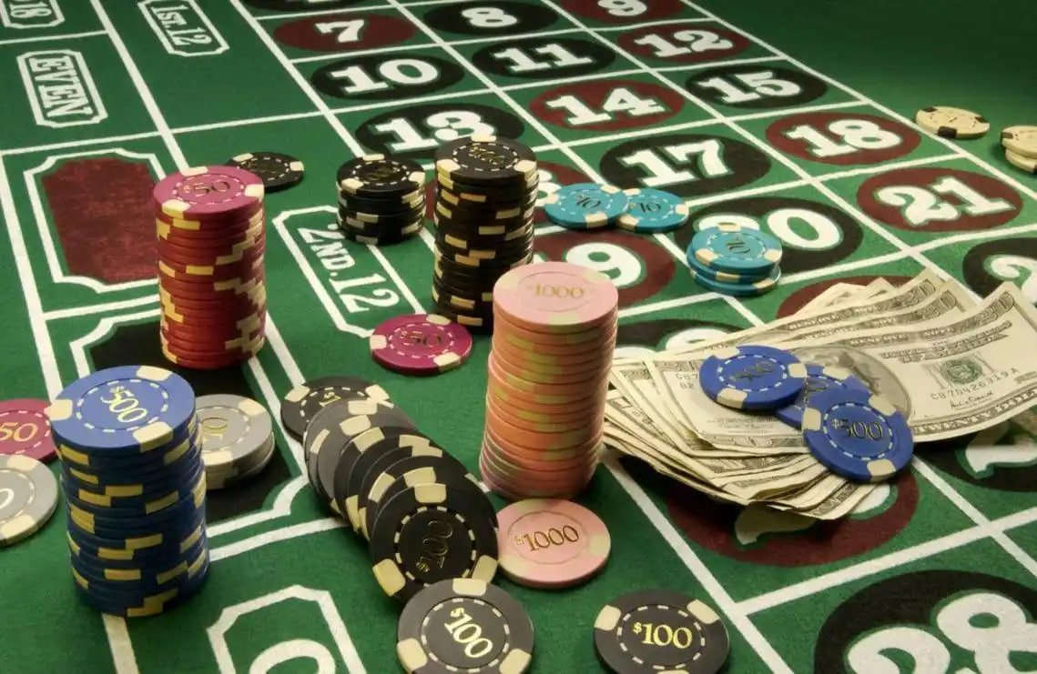 Panel taruhan dengan pengganda aktif Panel taruhan Lightning Roulette dengan nomor dan pengganda ditampilkan
